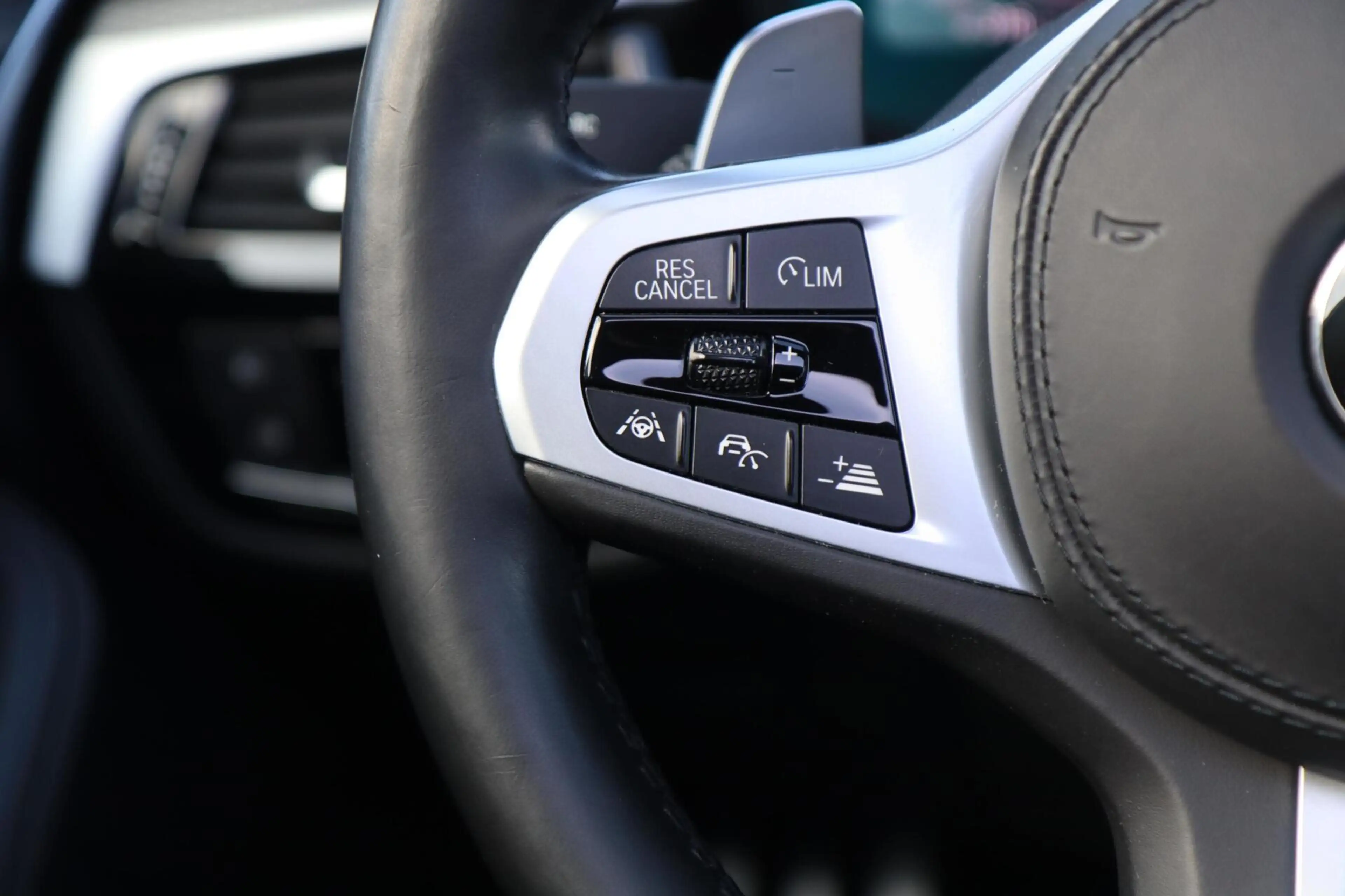 BMW 530 5-serie Touring 530i xDrive High Executive | PANO — photo 17