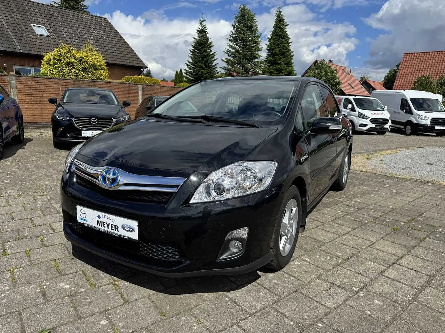 Toyota Auris Hybrid 1.8 Life Klima/PDC/AHK Černá - 2