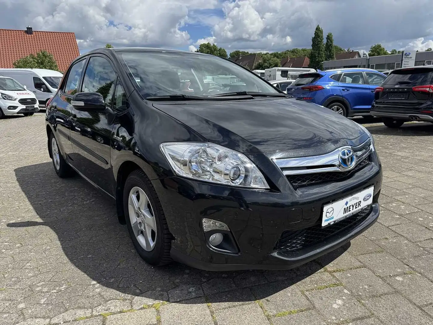 Toyota Auris Hybrid 1.8 Life Klima/PDC/AHK Černá - 1