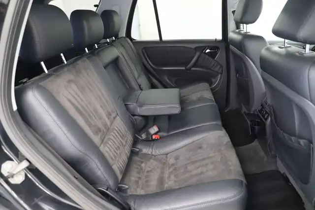 Mercedes-Benz M-Class view 12