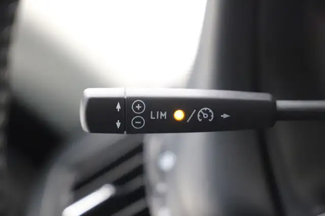 Mercedes-Benz M-Class view 20