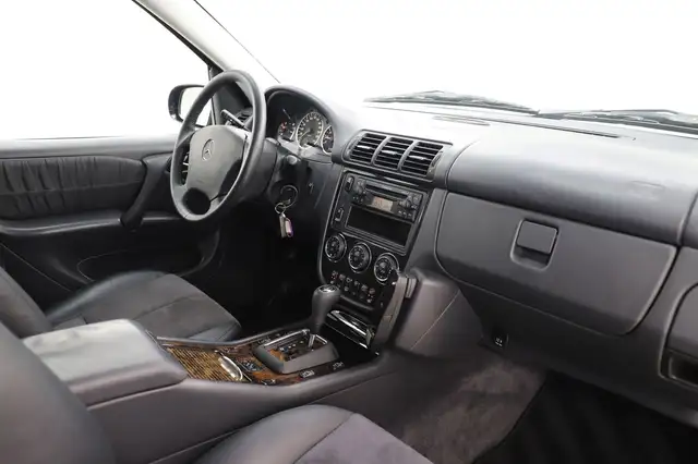 Mercedes-Benz M-Class view 15