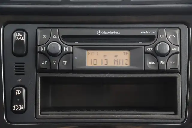 Mercedes-Benz M-Class view 24