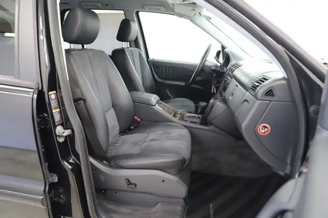 Mercedes-Benz M-Class view 10