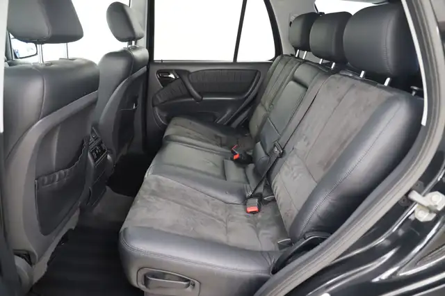 Mercedes-Benz M-Class view 11