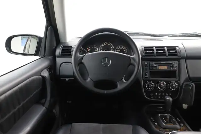 Mercedes-Benz M-Class view 18