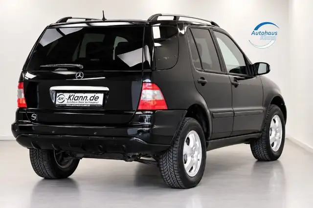 Mercedes-Benz M-Class view 8