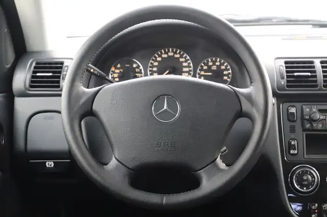 Mercedes-Benz M-Class view 19