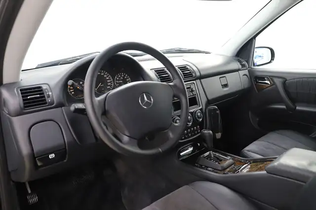 Mercedes-Benz M-Class view 13