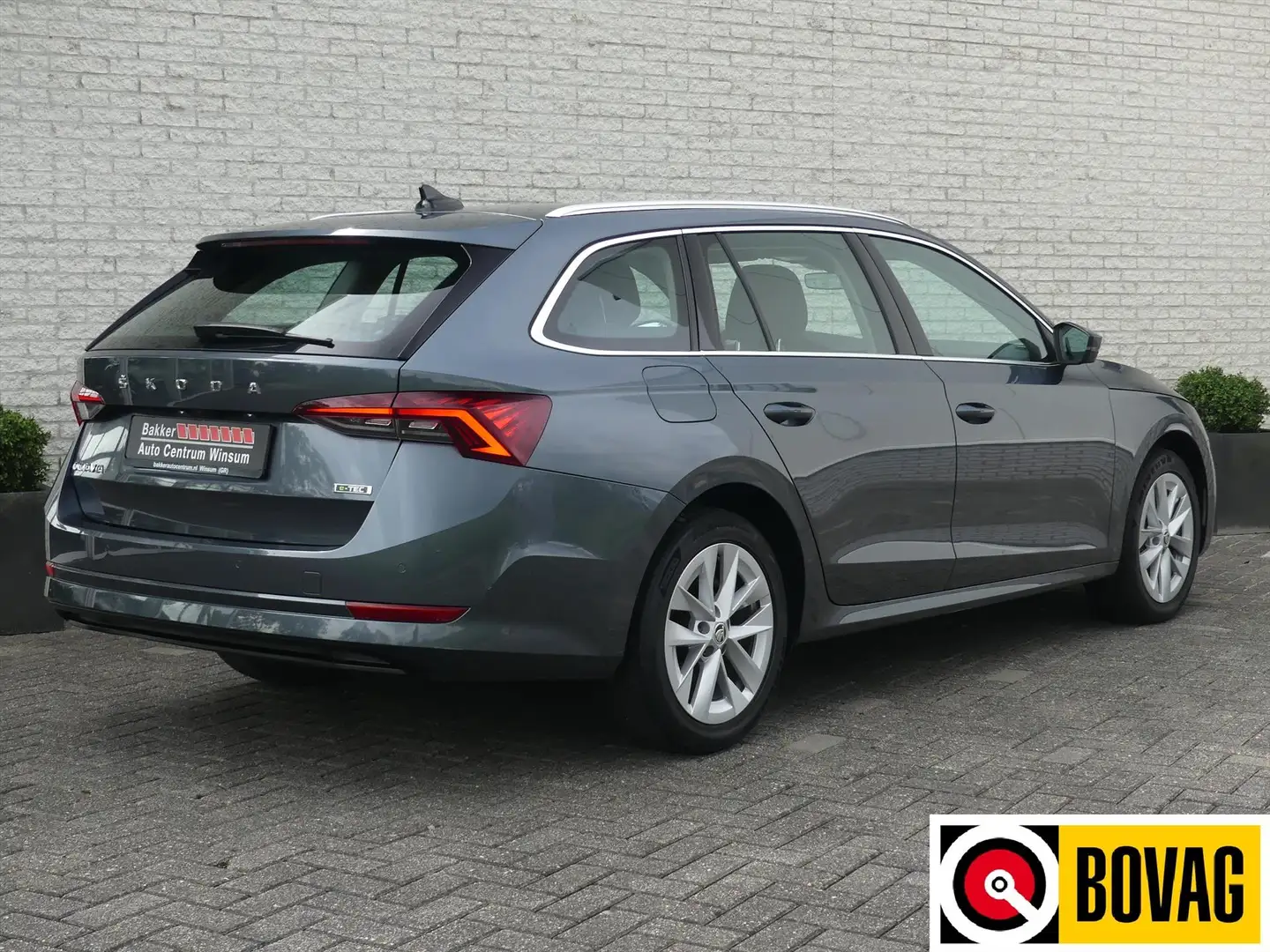 Skoda Octavia Combi 1.5 eTSI STYLE 150PK DSG NAVI/CAMERA/ADAP.CR Gris - 2