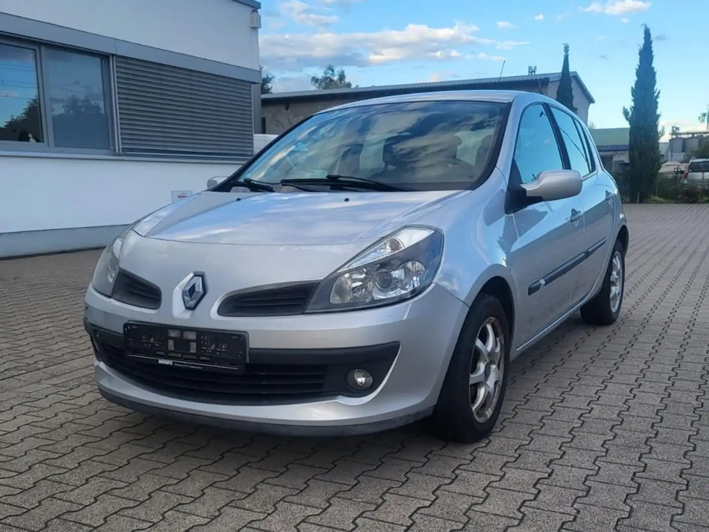 Renault Clio Edition Dynamique Silber - 1