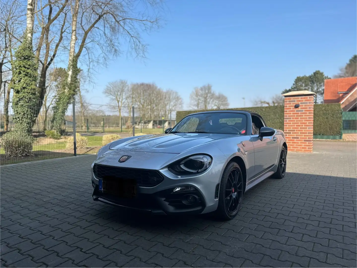 Fiat 124 Spider 124 Spider Abarth 1.4 MultiAir Turbo Automatik GT Silber - 1