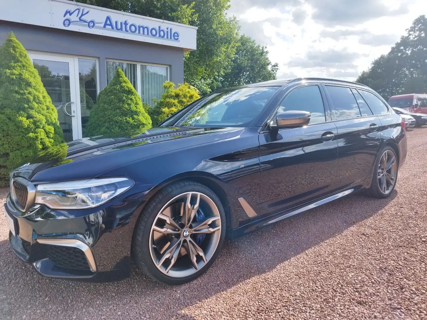 BMW 550 Touring d xDrive *1.Hand+LED+Pano-Dach+AHK* Noir - 1
