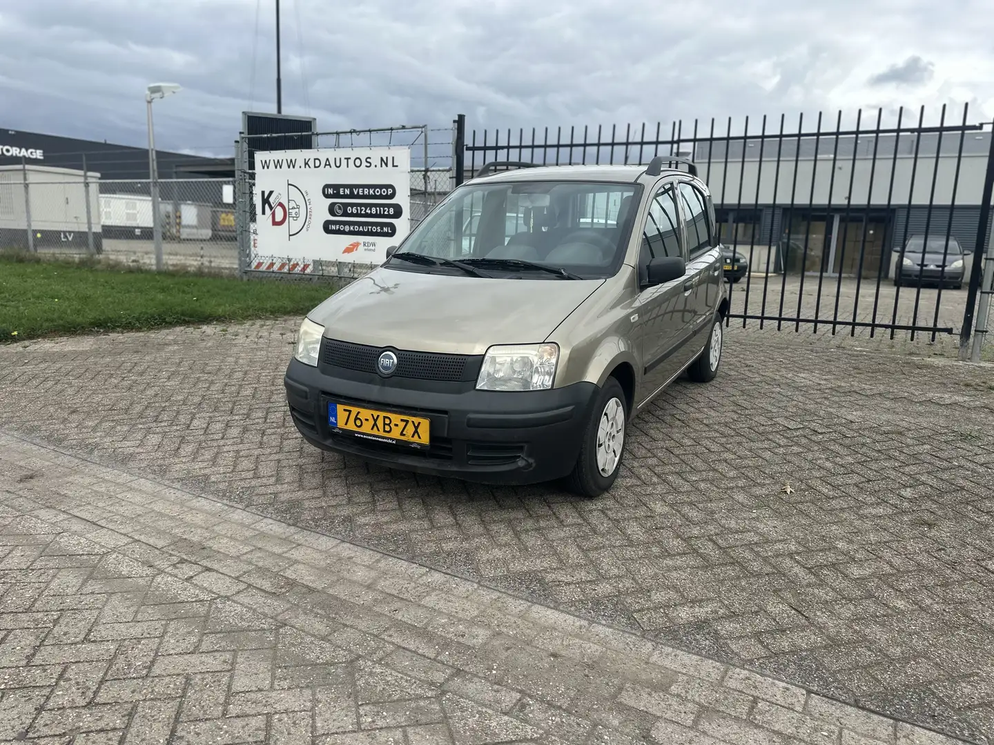 Fiat Panda 1.1 Active Grijs - 1