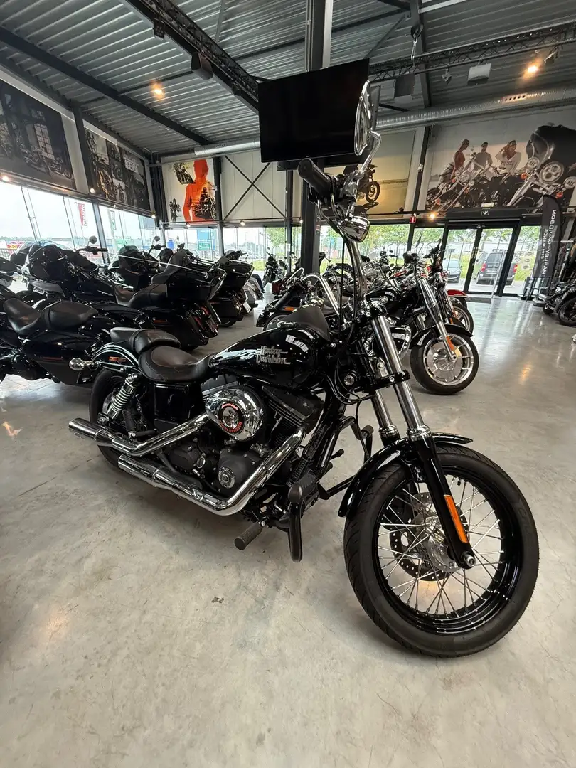 Harley-Davidson Dyna Street Bob Schwarz - 1