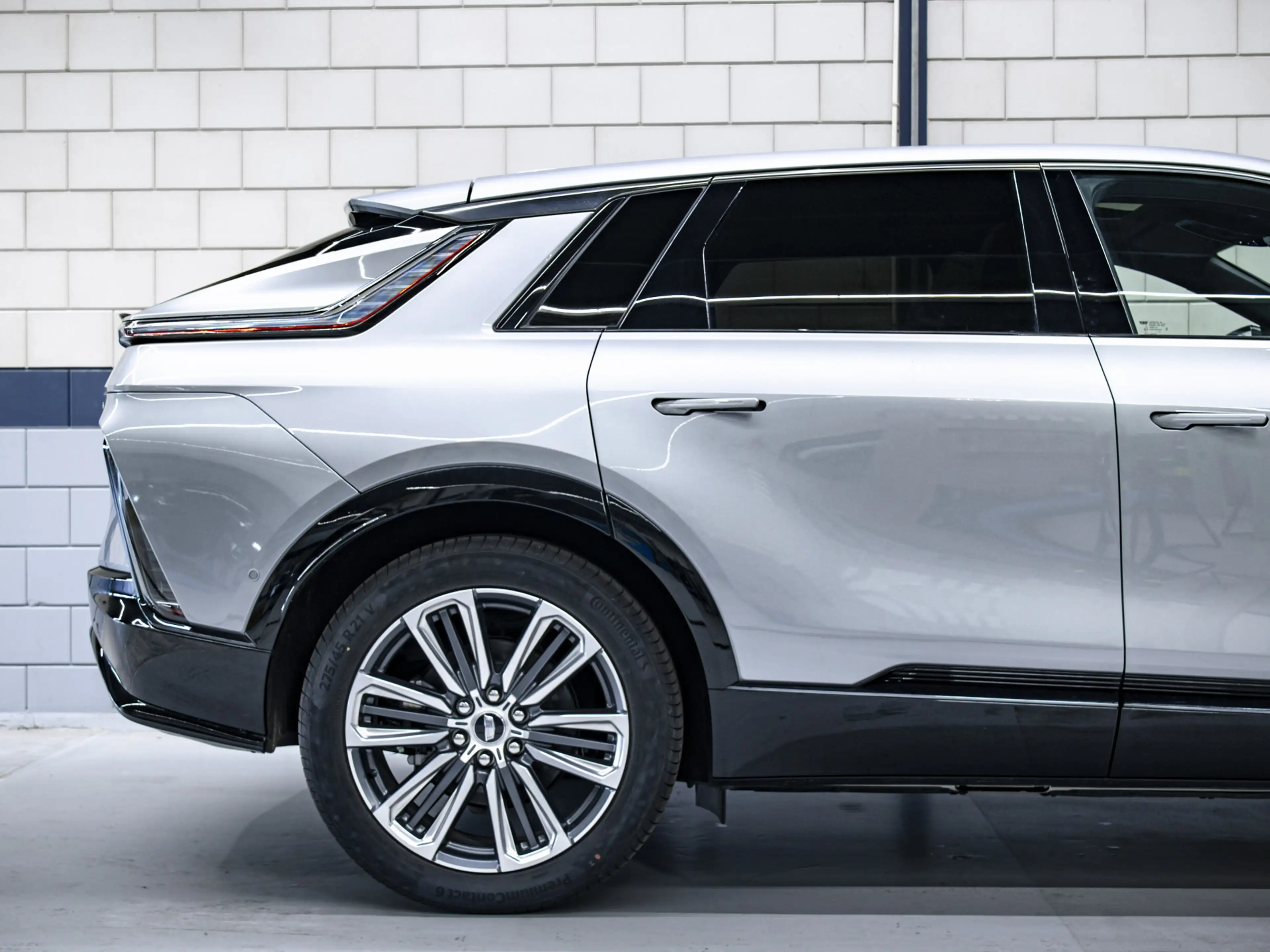 Cadillac Lyriq Sport 600 EV / Juniper Interior — photo 5