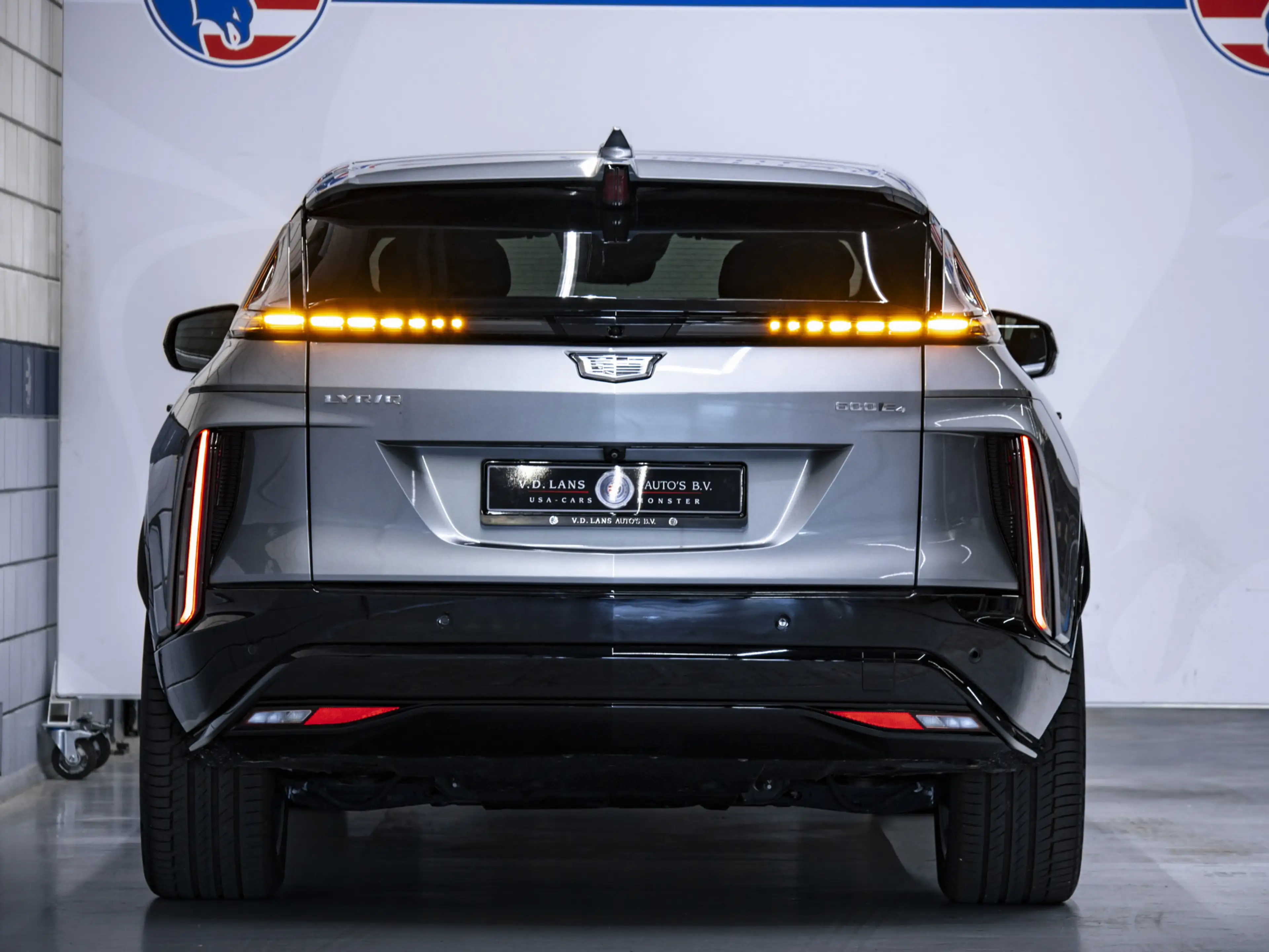 Cadillac Lyriq Sport 600 EV / Juniper Interior — photo 4