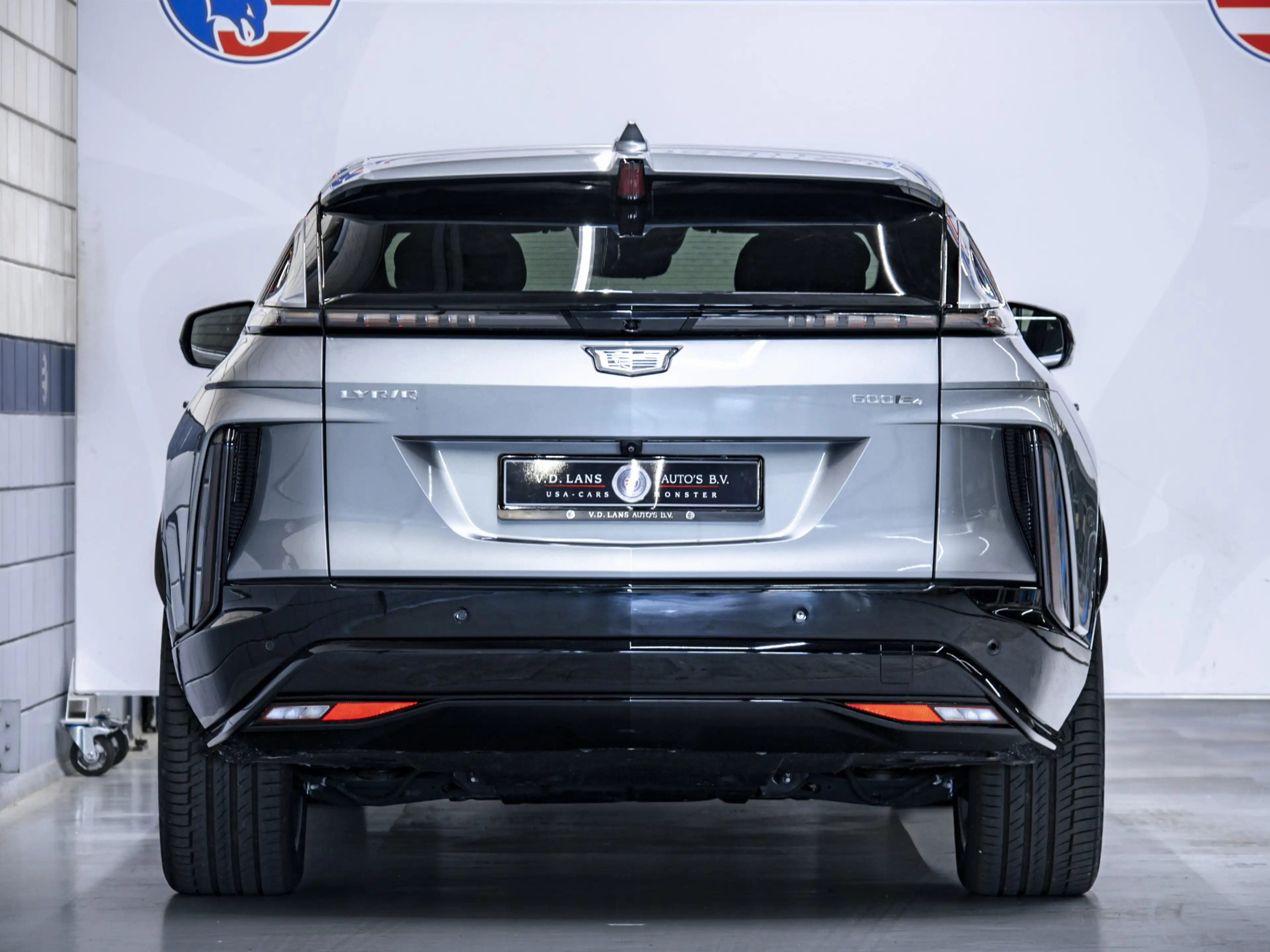 Cadillac Lyriq Sport 600 EV / Juniper Interior — photo 3