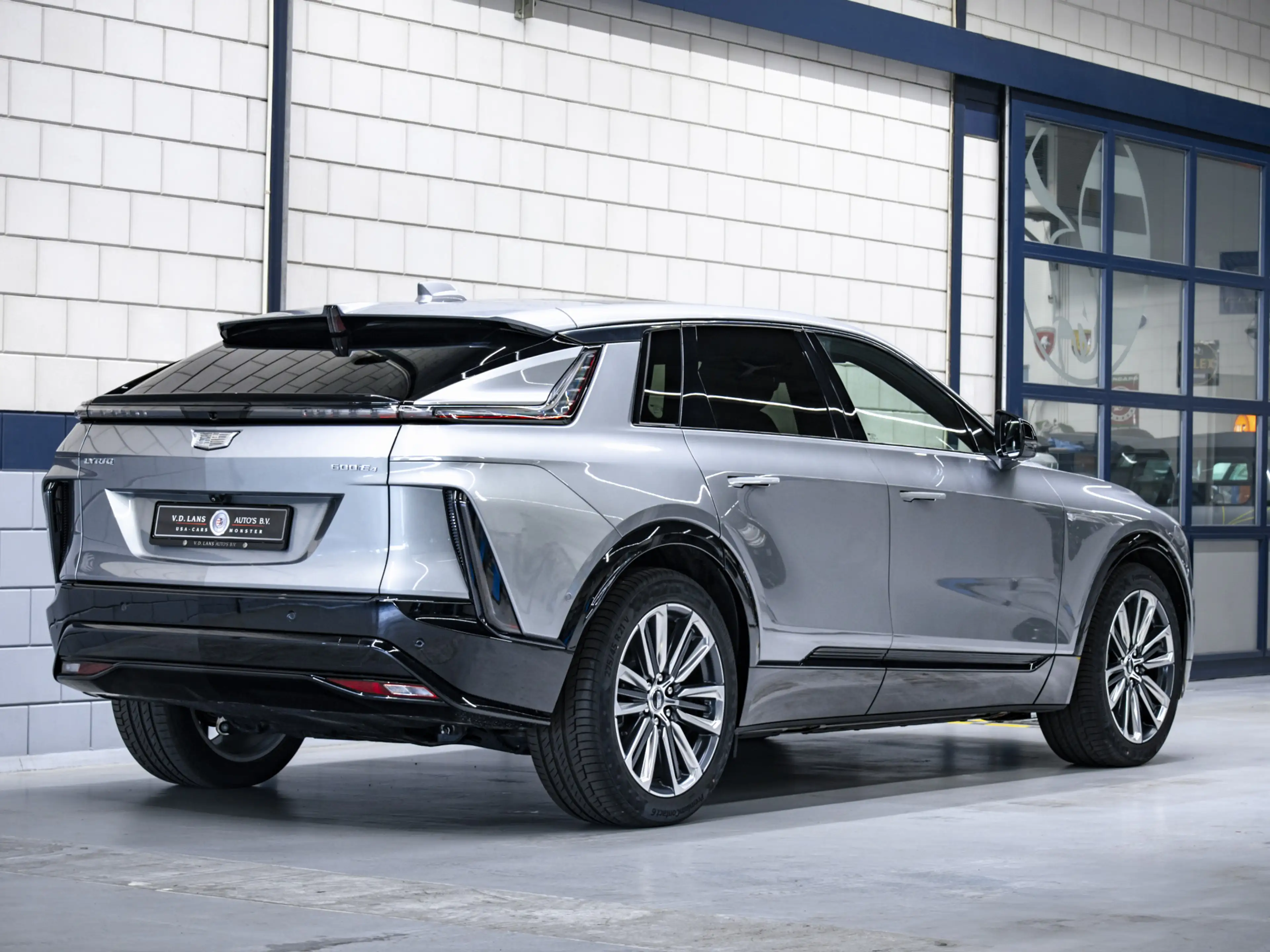 Cadillac Lyriq Sport 600 EV / Juniper Interior — photo 2
