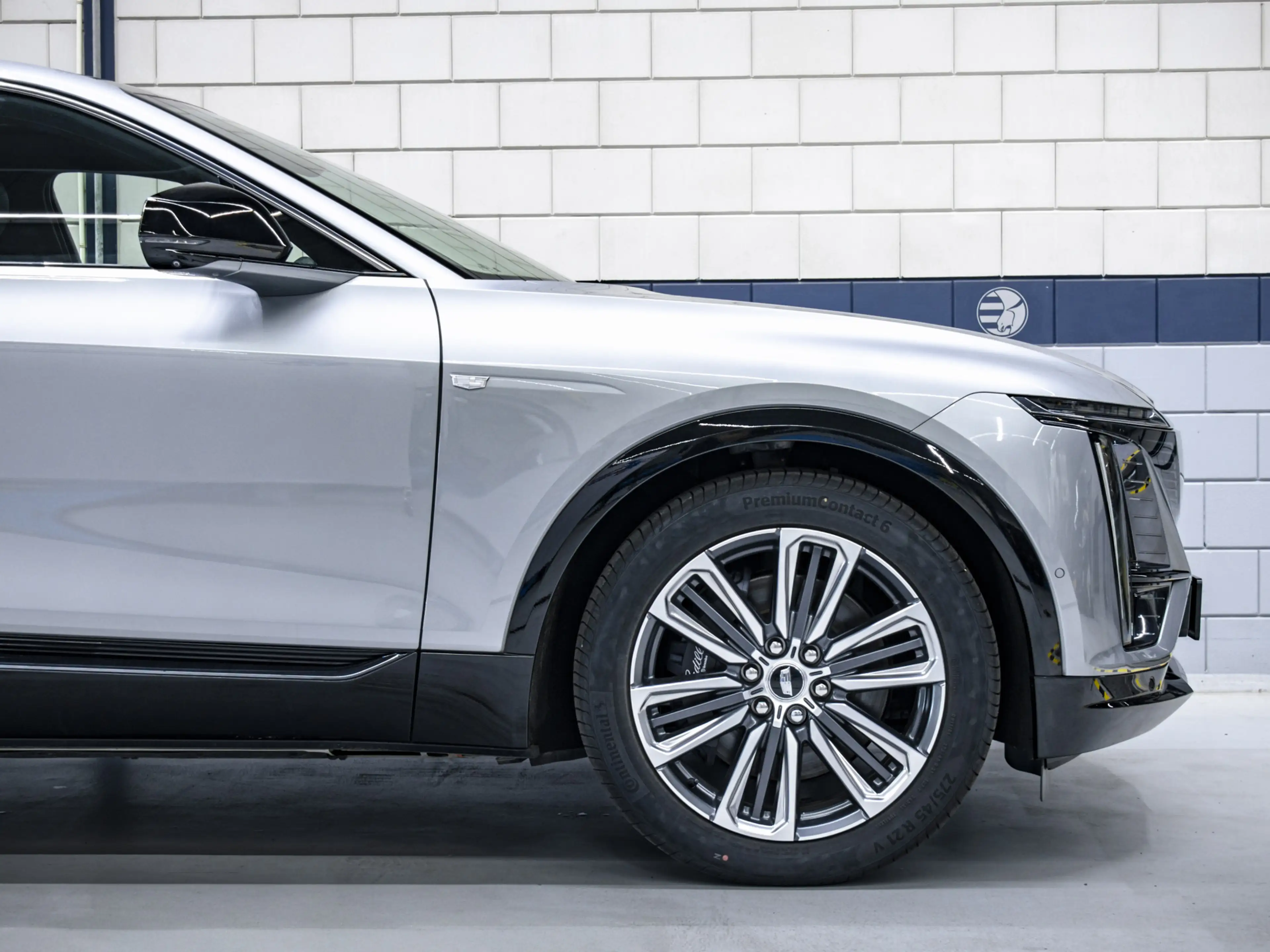 Cadillac Lyriq Sport 600 EV / Juniper Interior — photo 6