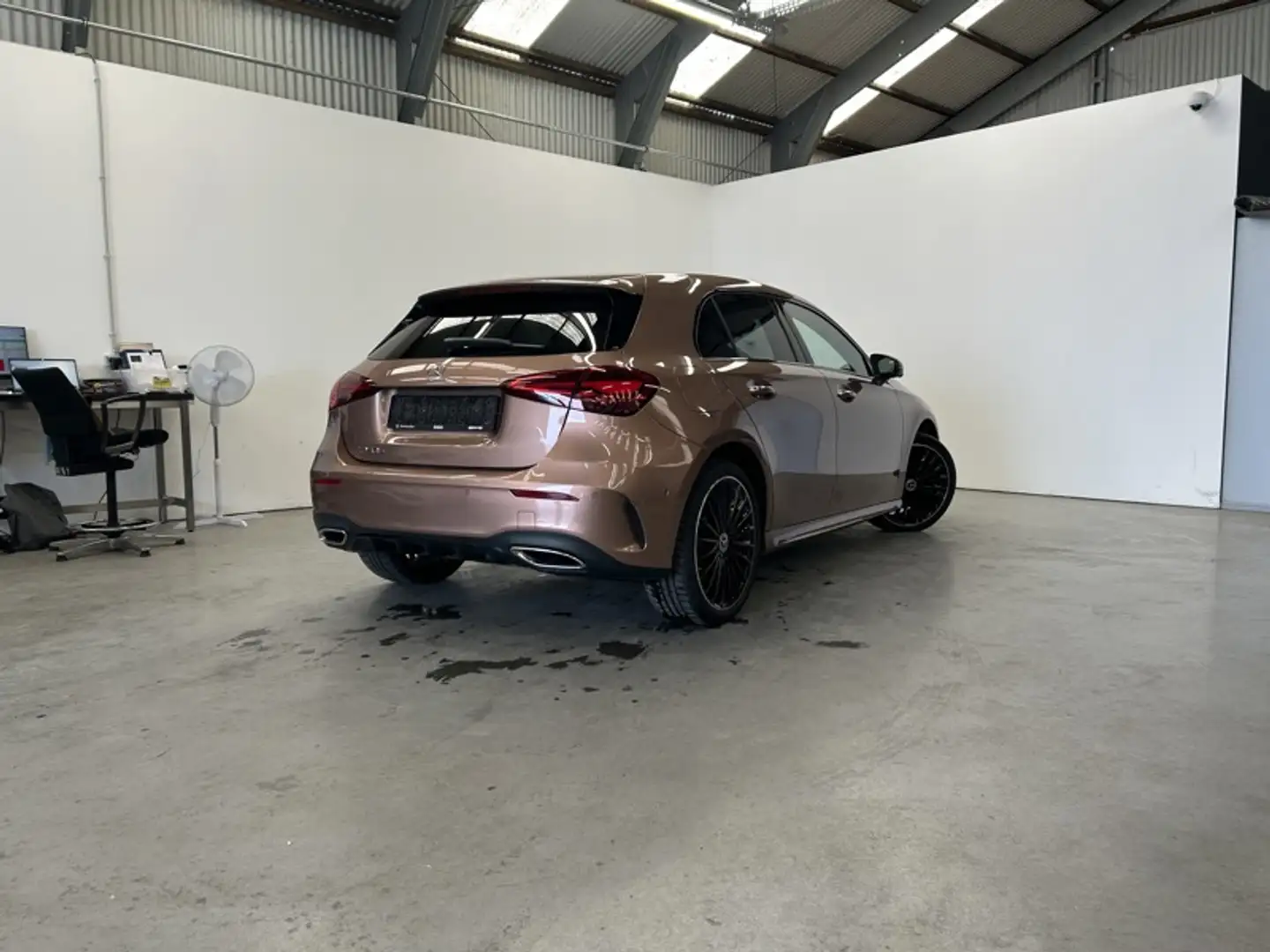 Mercedes-Benz A 250 A e AMG Line Goud - 2