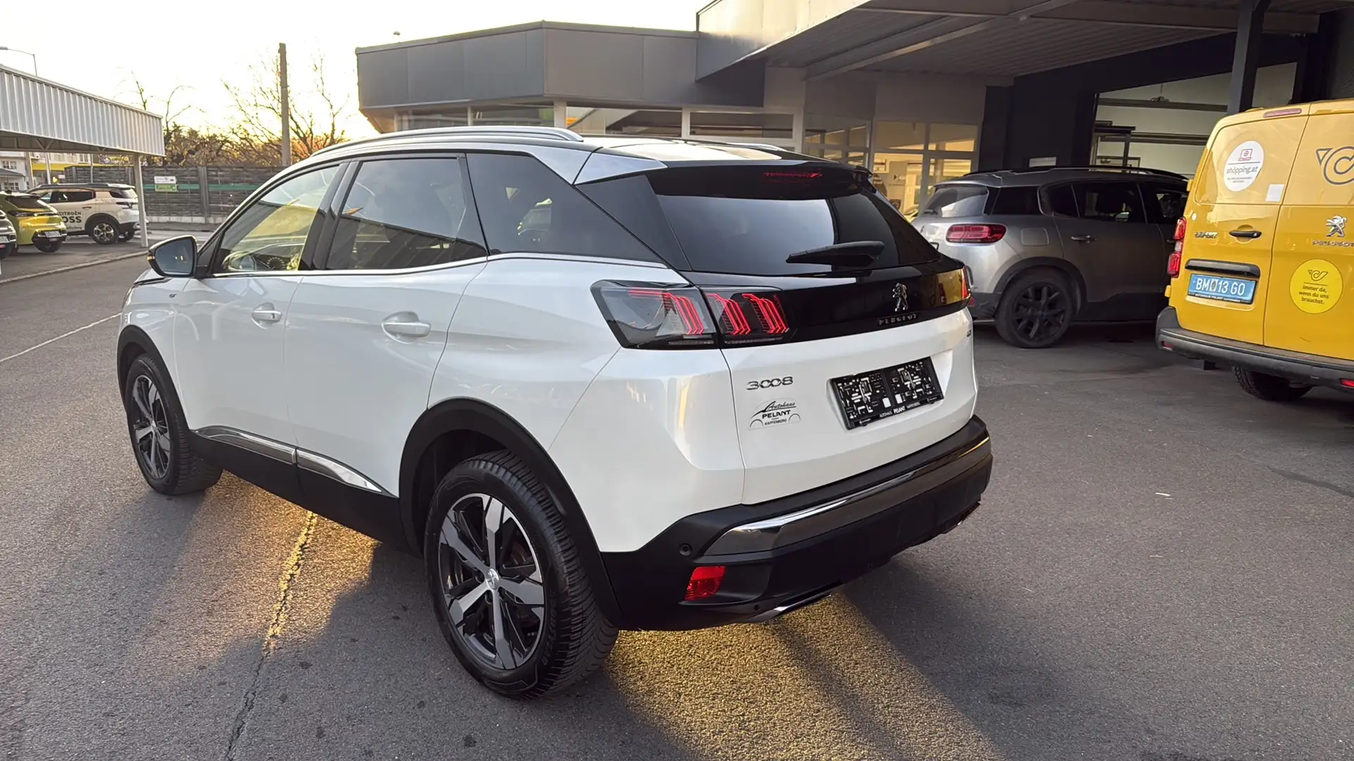 Peugeot 3008 3008 GT BHDI130 EAT8 Weiß - 2