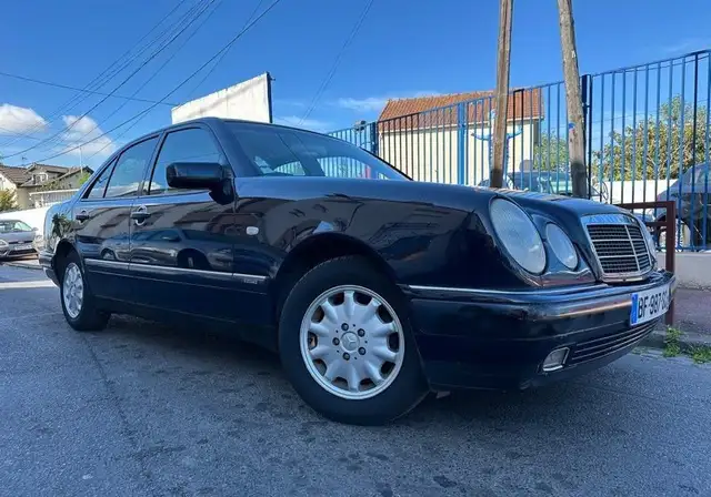 Mercedes-Benz E 200 Mercedes e 200 w210 élégance 125MKMS