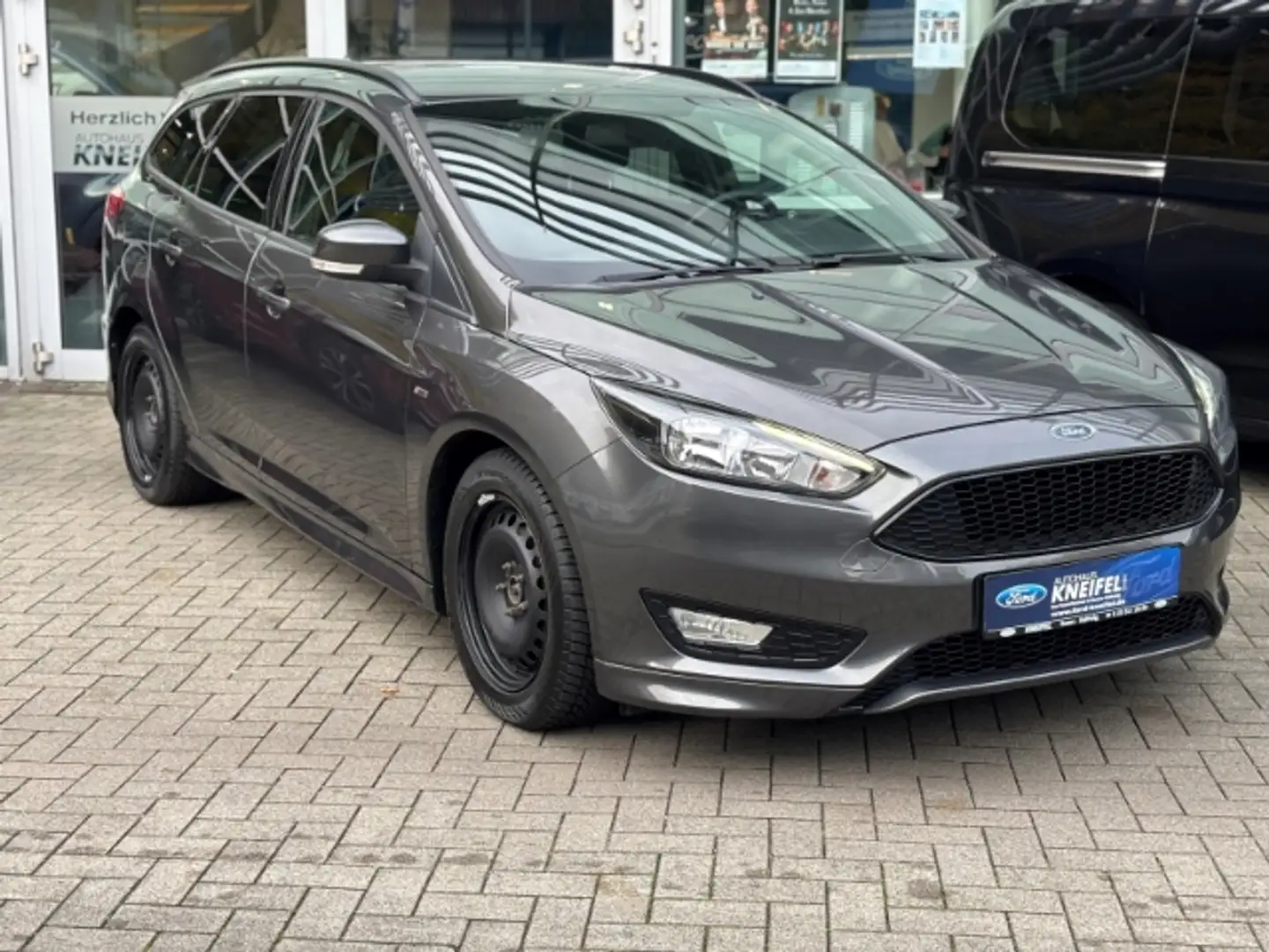Ford Focus Turnier ST-Line inkl. WInterräder, tolles Auto, 50 Gris - 2