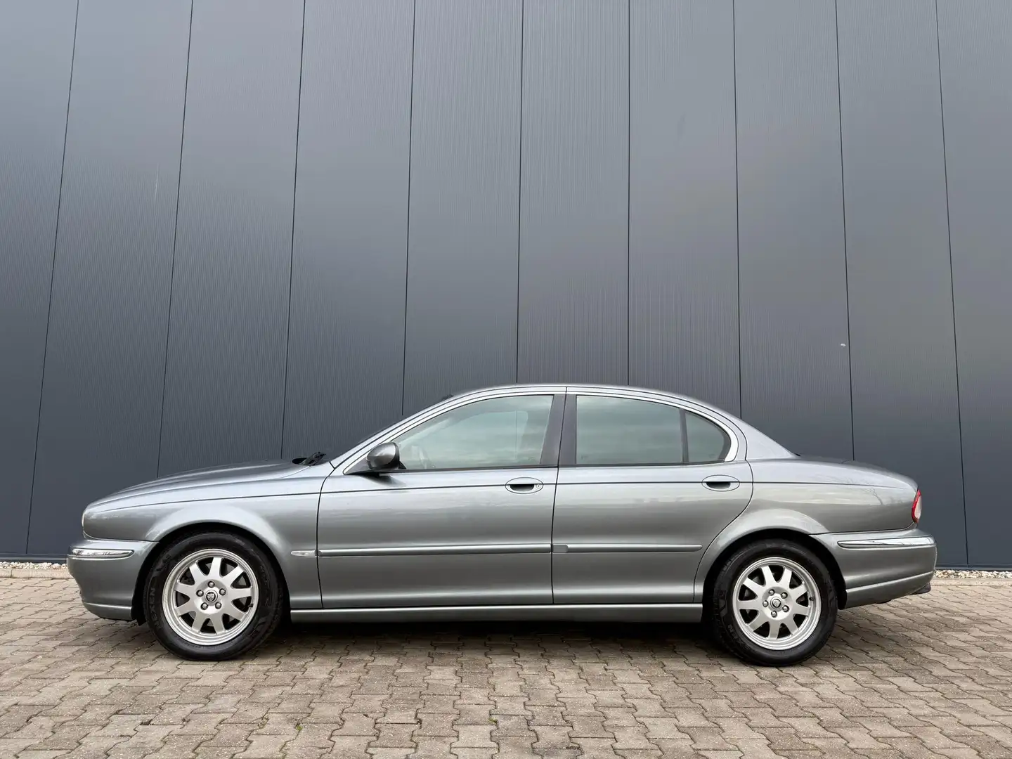 Jaguar X-Type 2.2 D Executive leder / navi / trekhaak Grijs - 2