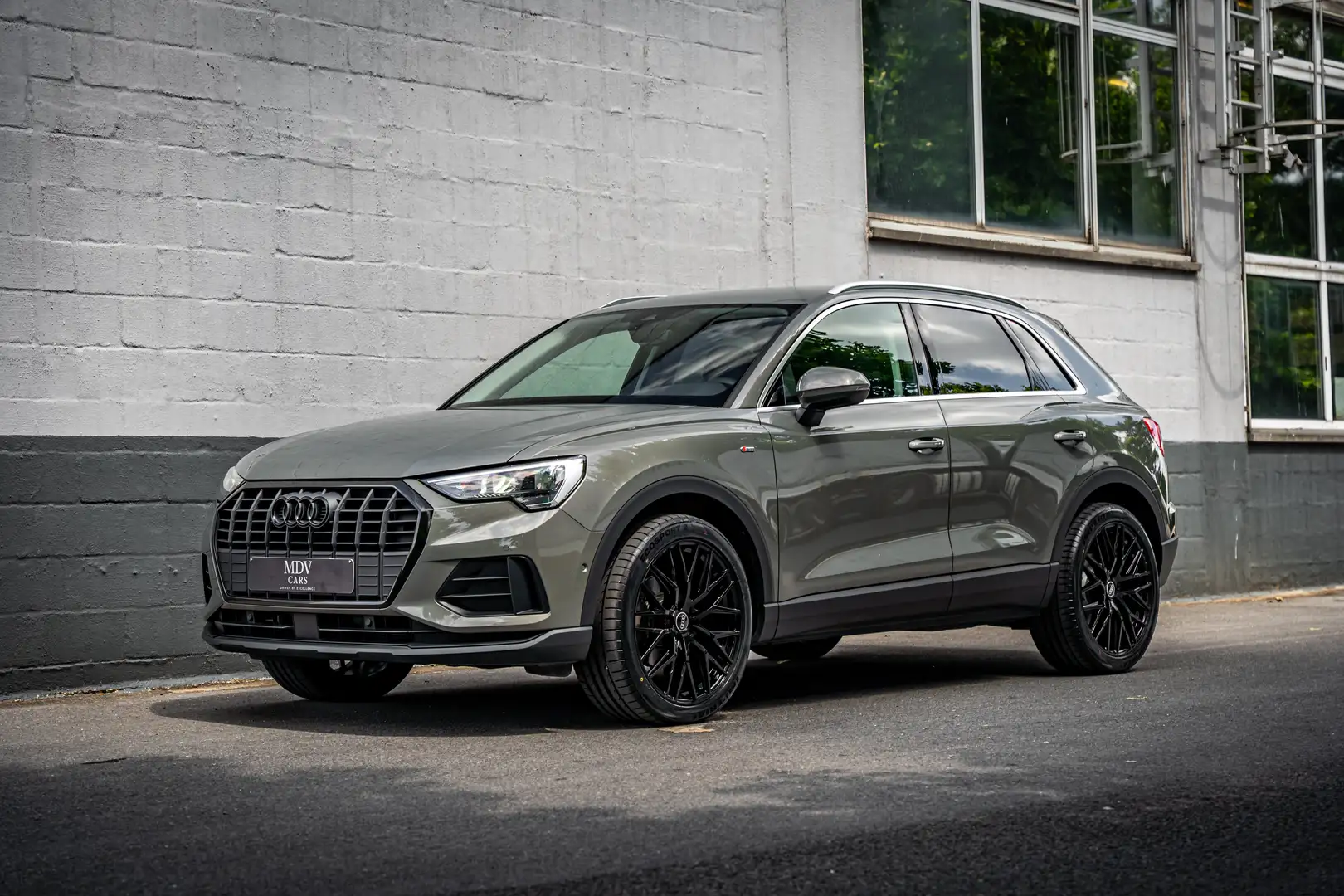 Audi Q3 S-LINELOOK Grijs - 2