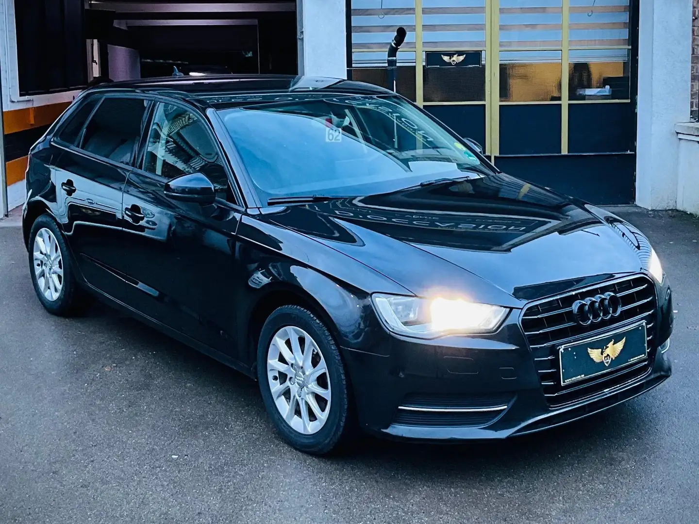 Audi A3 Sportback 1.6 TDi Ambition Schwarz - 1