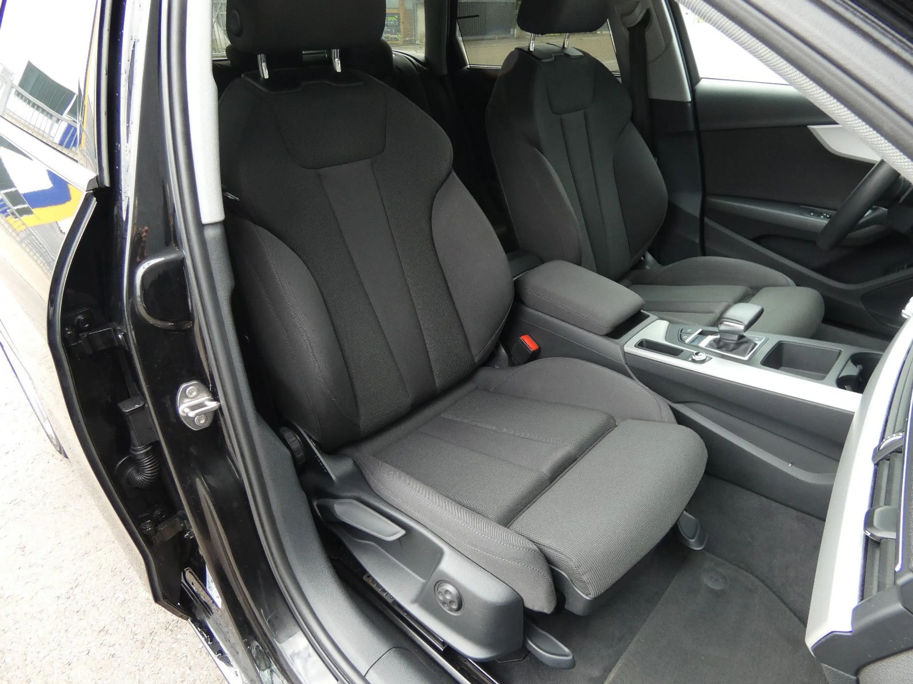 Audi A4 35 TDI S tronic Matrix Nav ACC Kamera HiFi 18 — photo 6