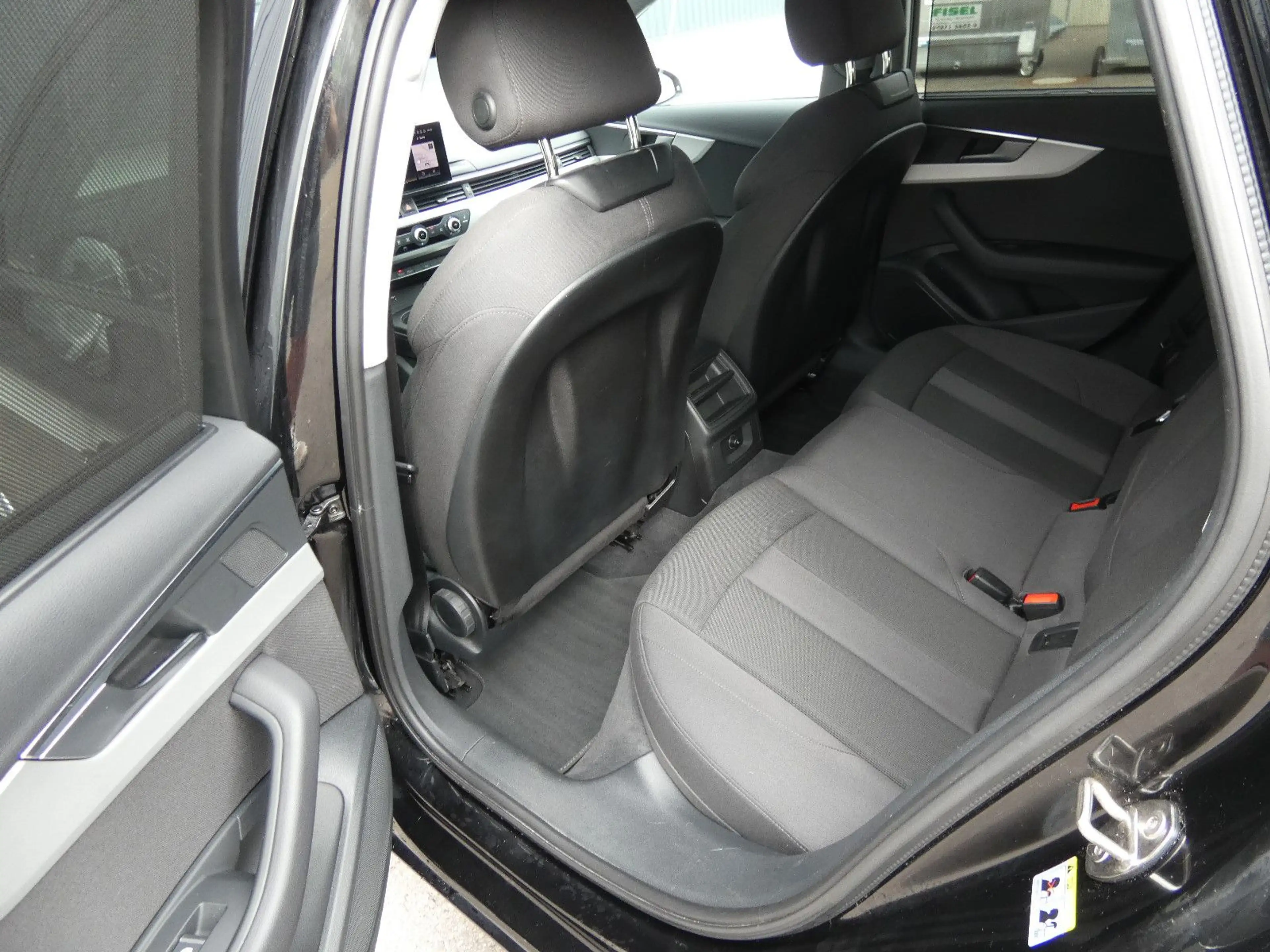 Audi A4 35 TDI S tronic Matrix Nav ACC Kamera HiFi 18 — photo 8