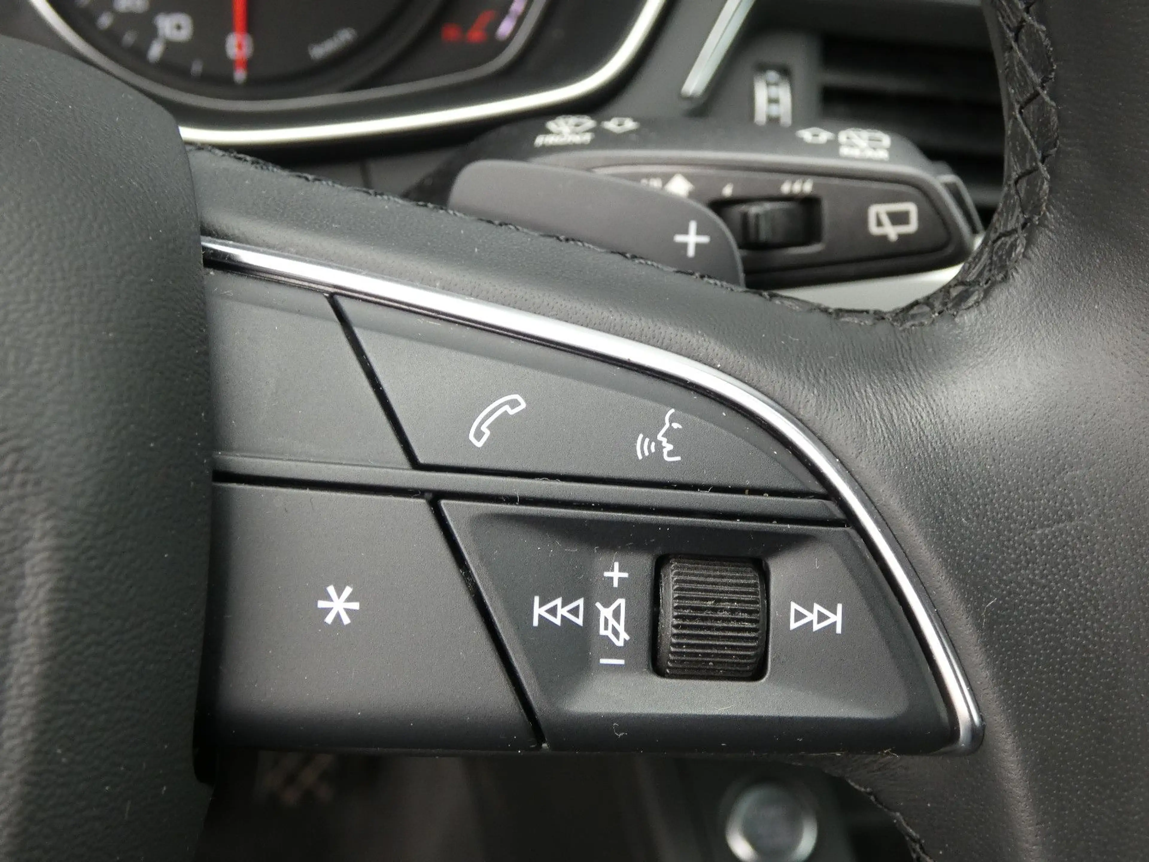 Audi A4 35 TDI S tronic Matrix Nav ACC Kamera HiFi 18 — photo 15