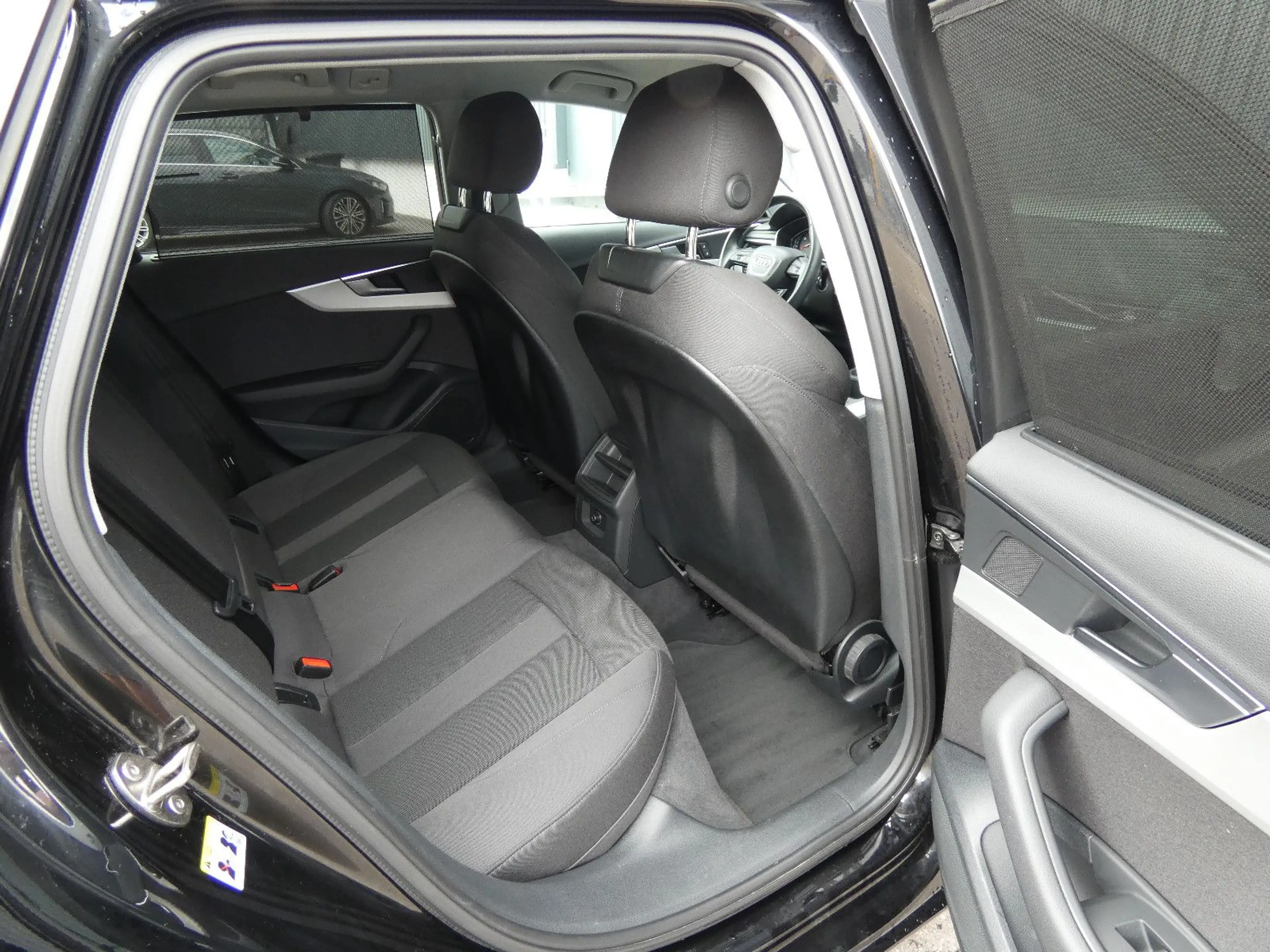 Audi A4 35 TDI S tronic Matrix Nav ACC Kamera HiFi 18 — photo 7