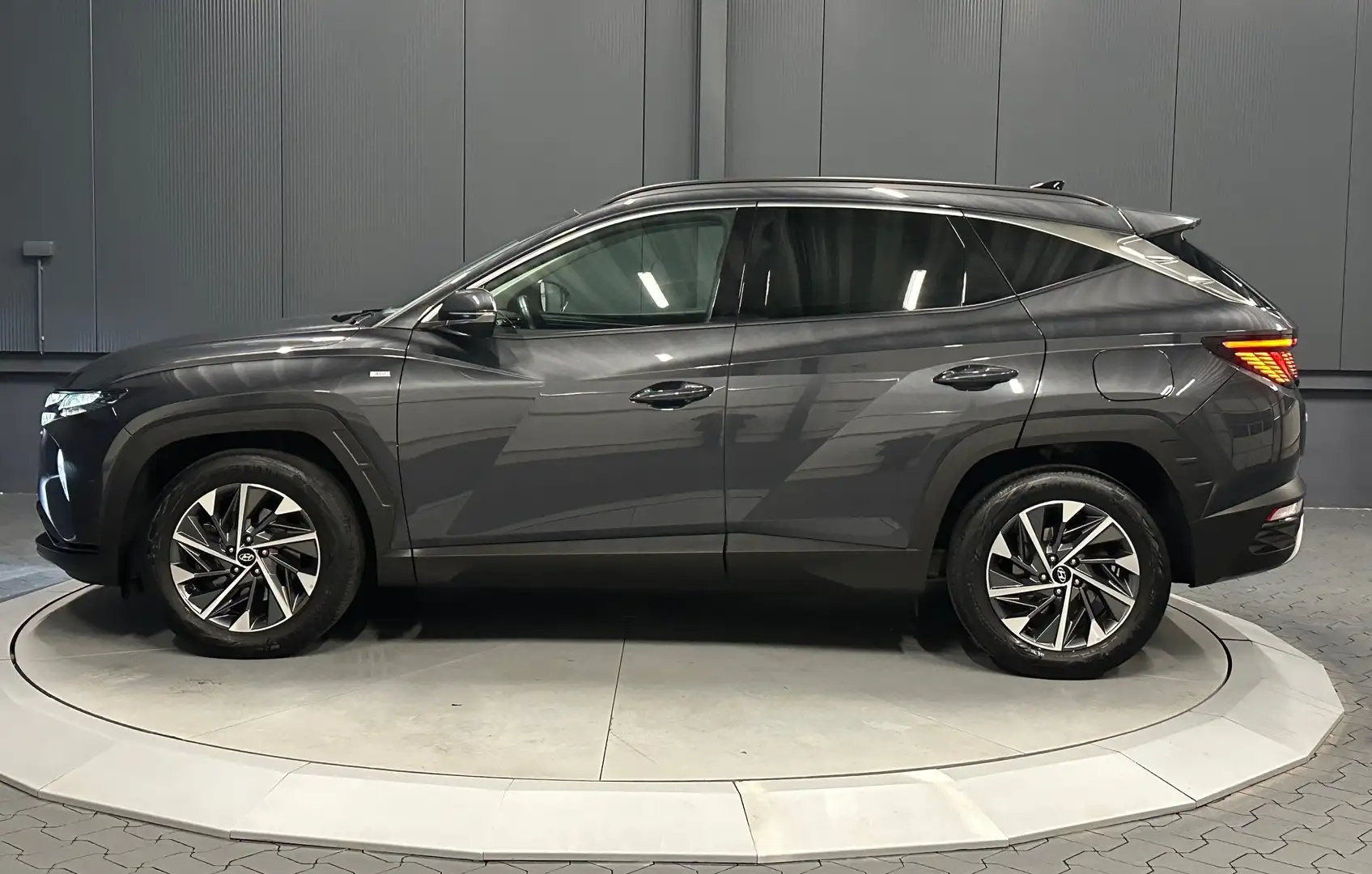 Hyundai TUCSON Trend Mild-Hybrid 4WD *Assistenz-Paket*18Zoll* Grau - 2