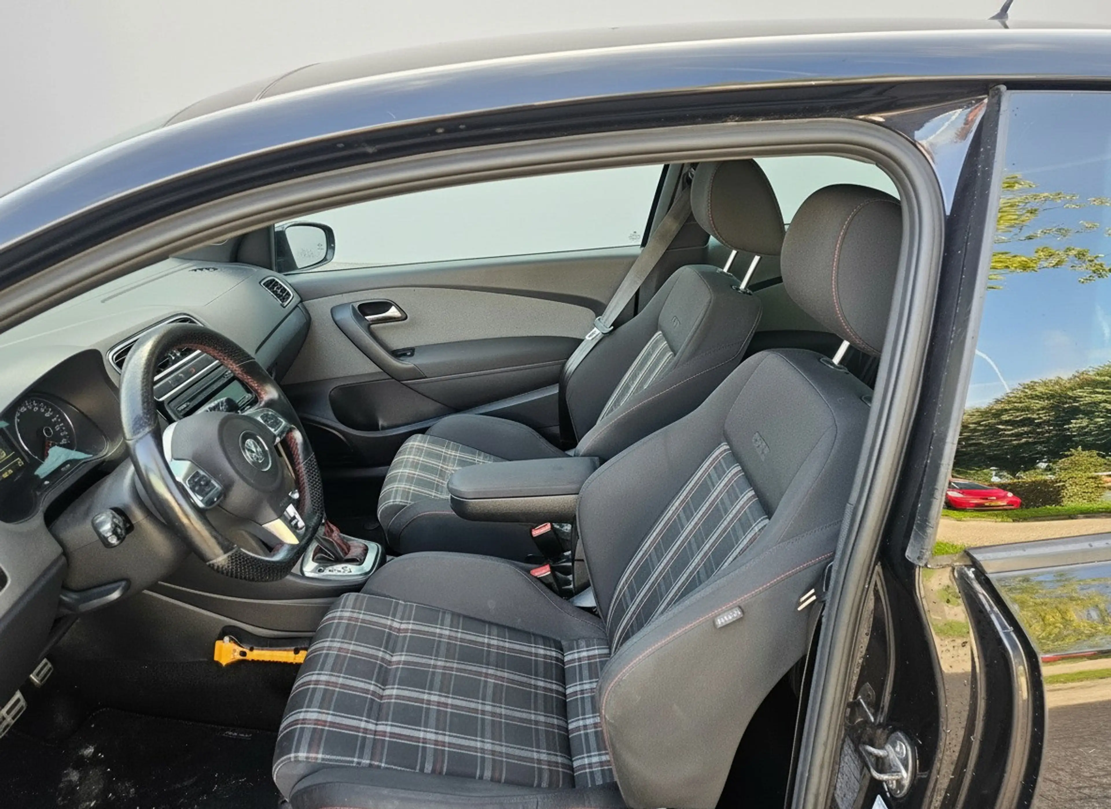 Volkswagen Polo GTI 1.4 TSI — photo 11