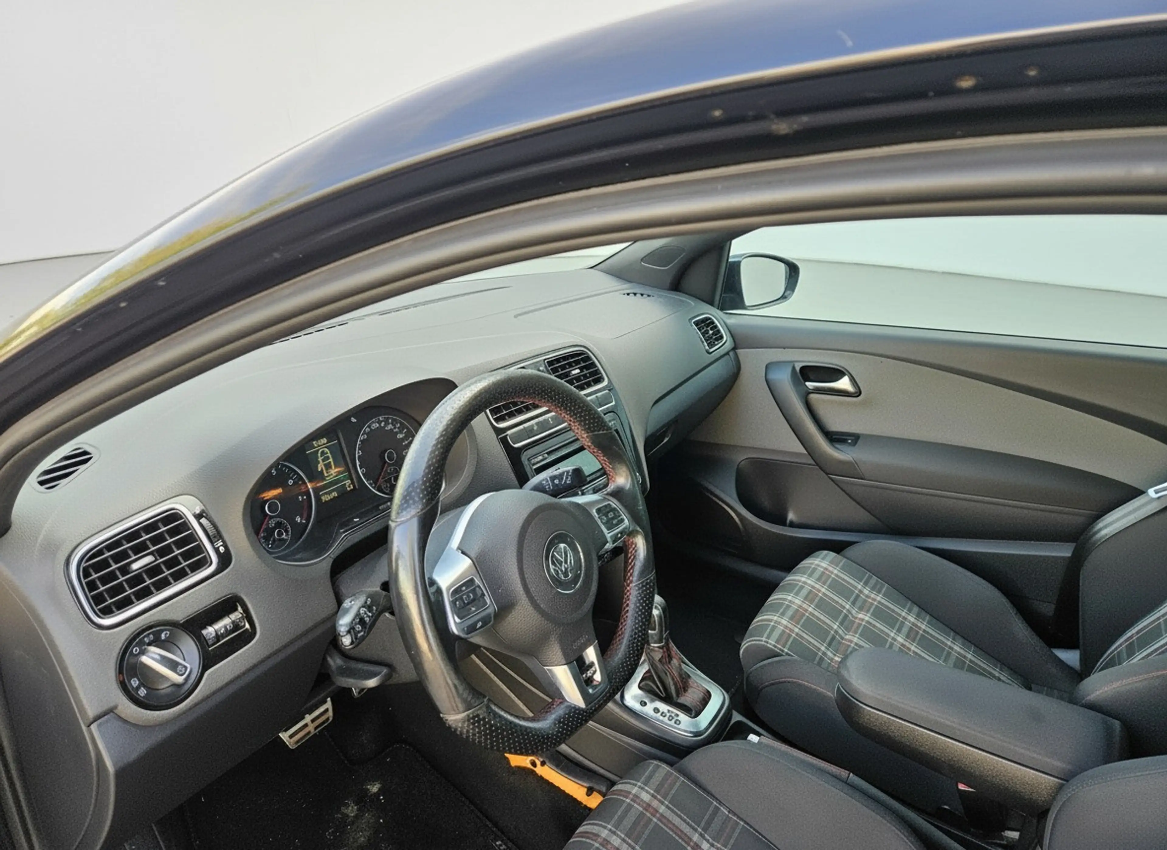 Volkswagen Polo GTI 1.4 TSI — photo 10