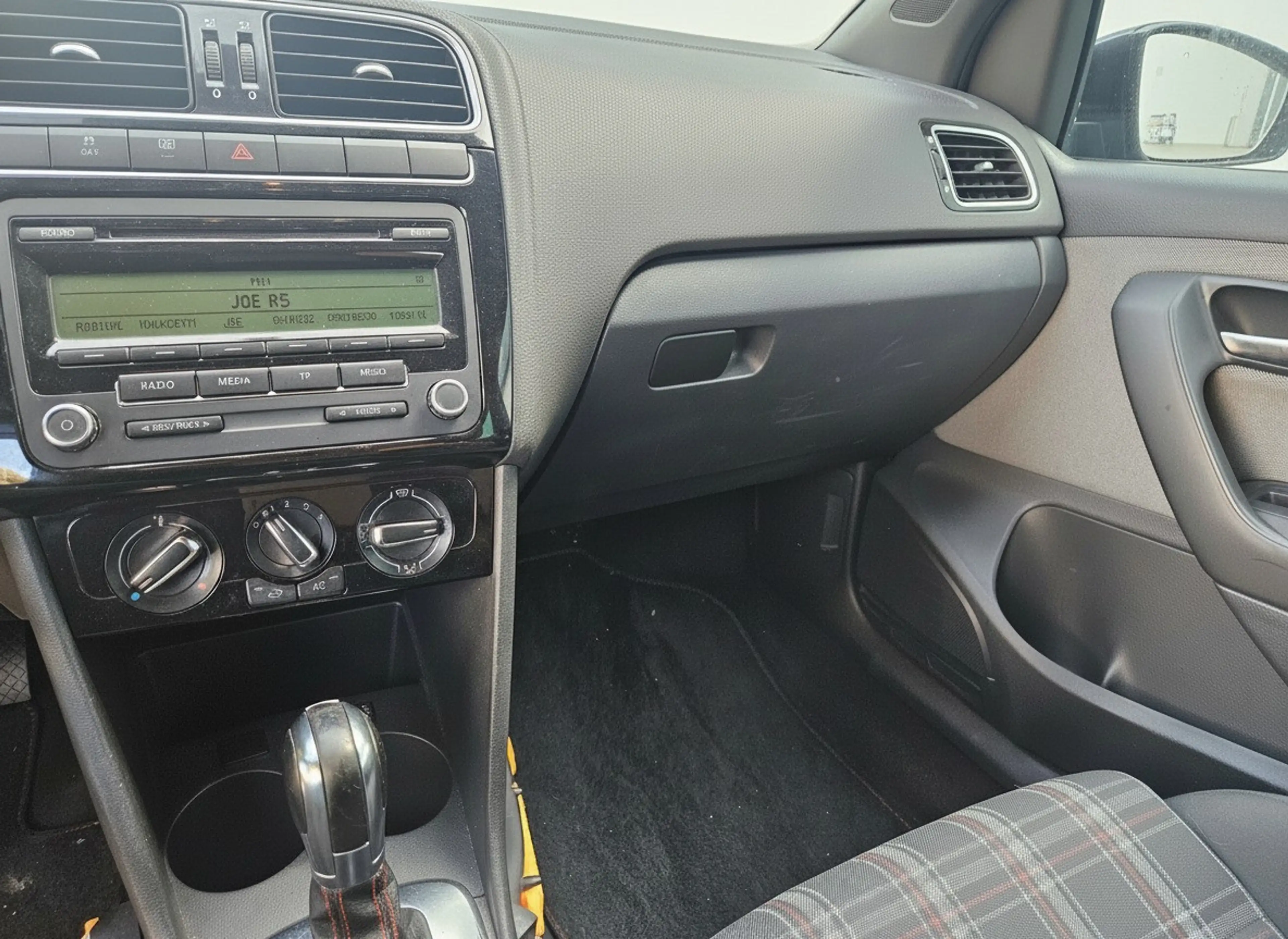 Volkswagen Polo GTI 1.4 TSI — photo 9