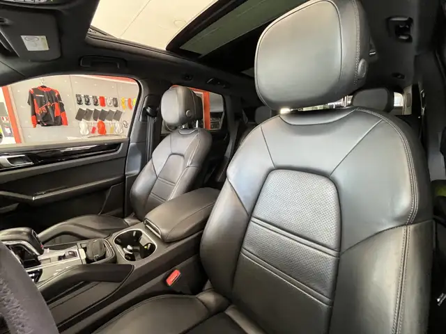 Porsche Cayenne view 13
