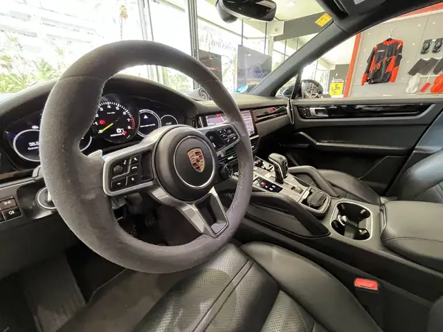 Porsche Cayenne view 14