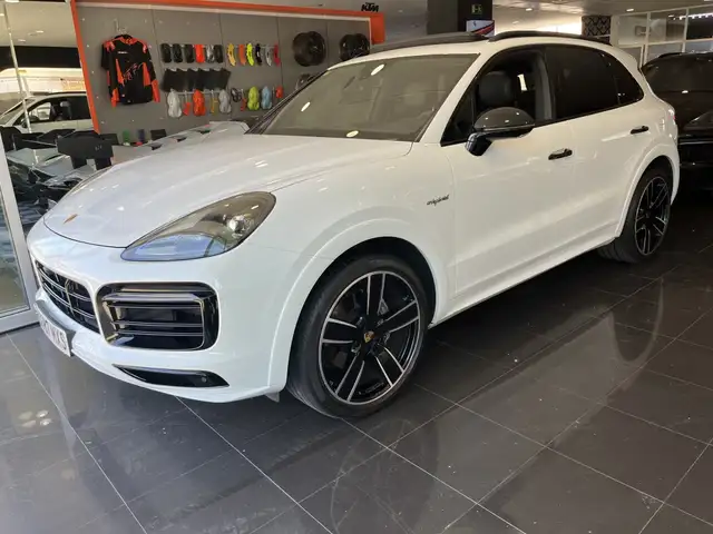 Porsche Cayenne main image