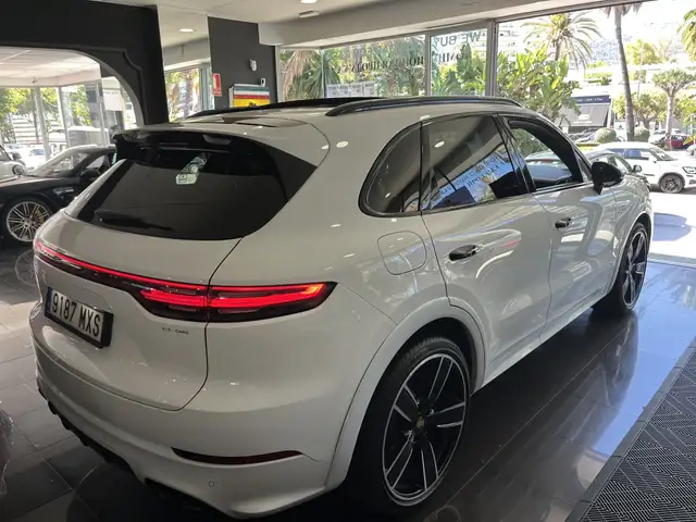 Porsche Cayenne view 5