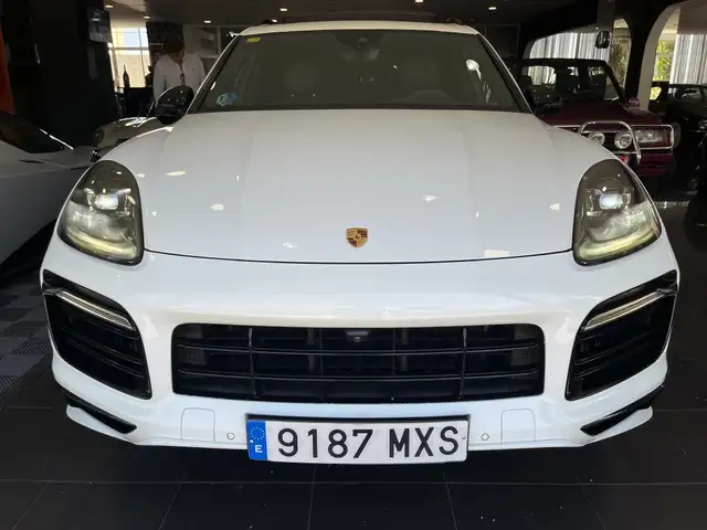 Porsche Cayenne view 2