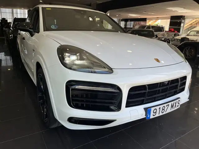Porsche Cayenne view 4