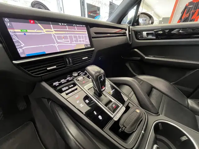 Porsche Cayenne view 15