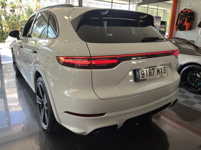 Porsche Cayenne view 7