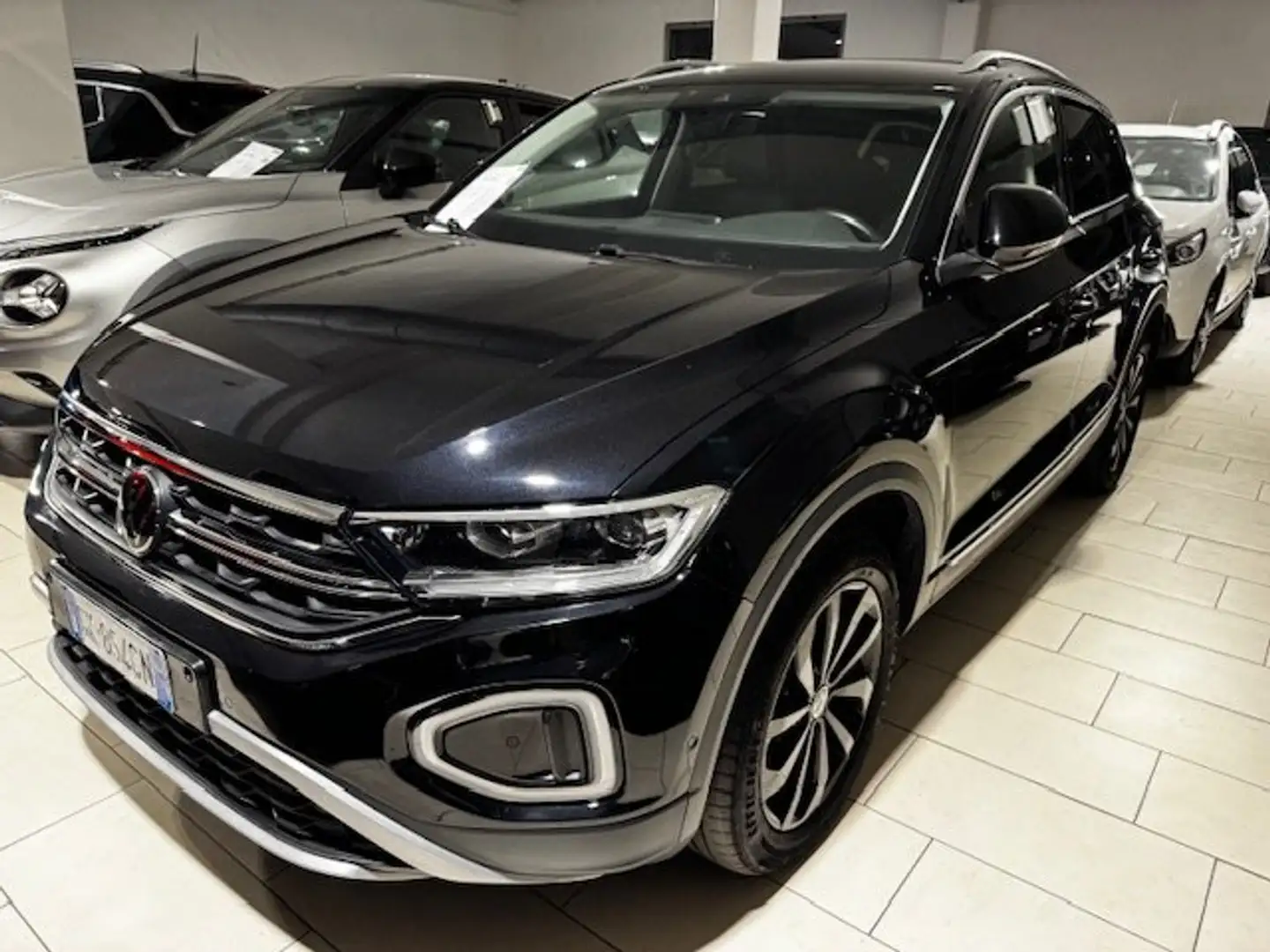Volkswagen T-Roc 2.0 tdi Style 4motion 150cv DSG Zwart - 1