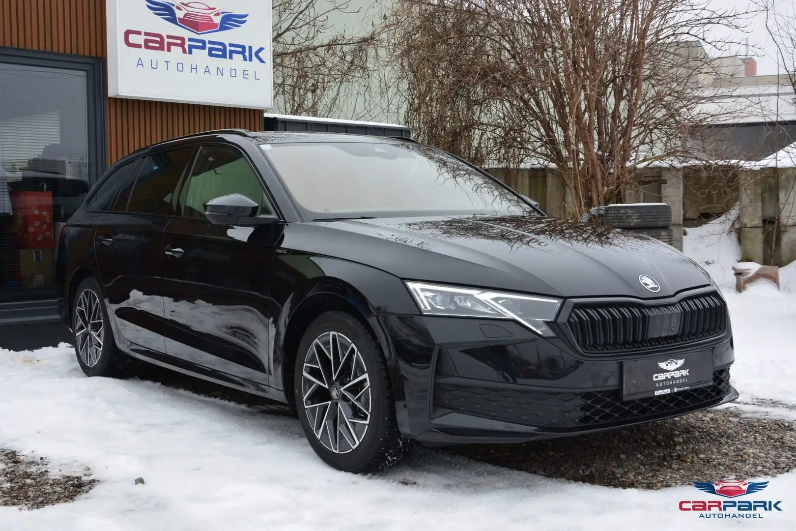 Skoda Octavia Kombi 2,0 TDI Sportline DSG Schwarz - 1
