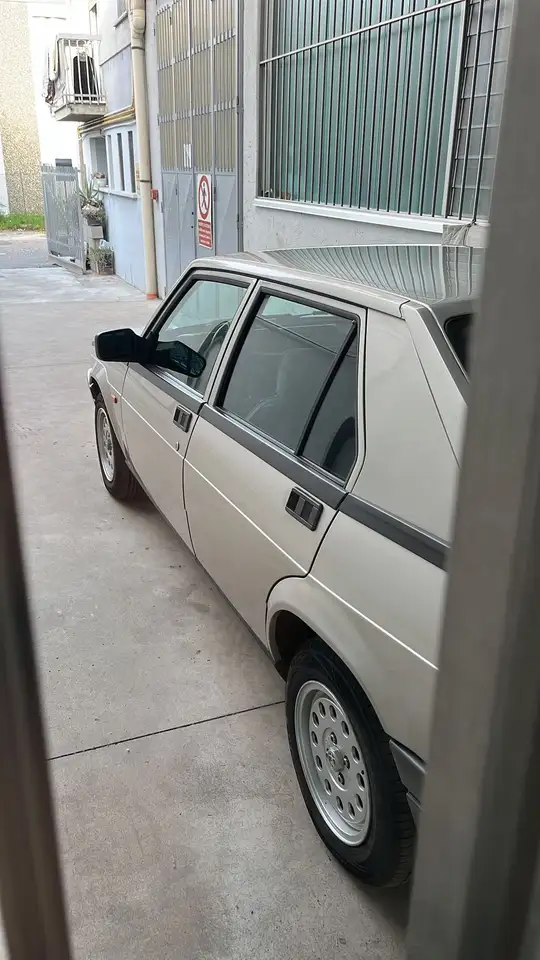 Alfa Romeo 75 1.8 ie, foto 12